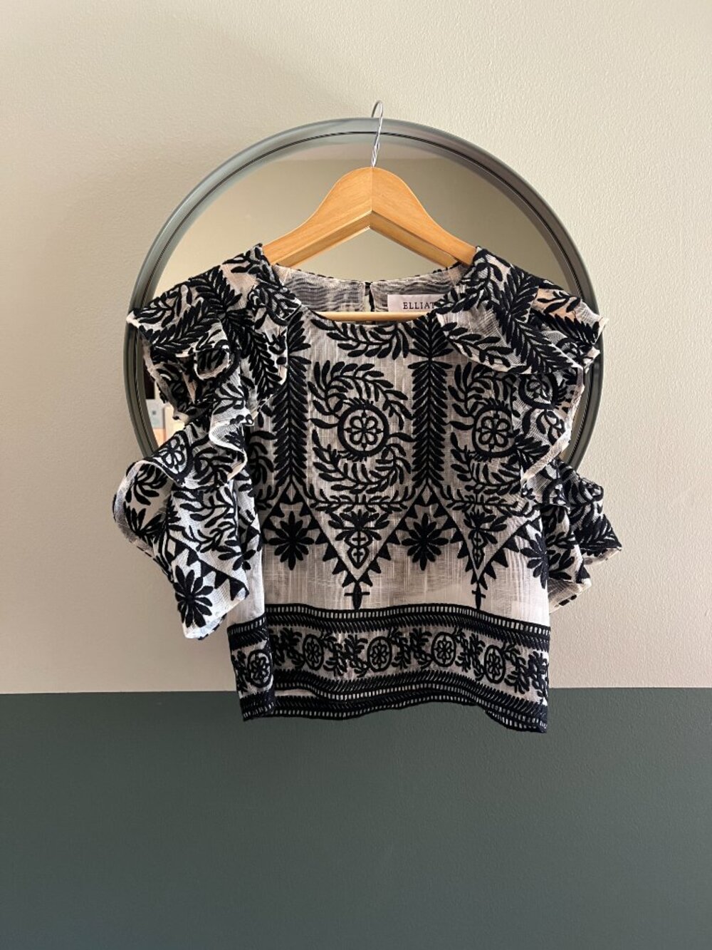 Voltaire Embroidered Crop Top – L – ELLIATT